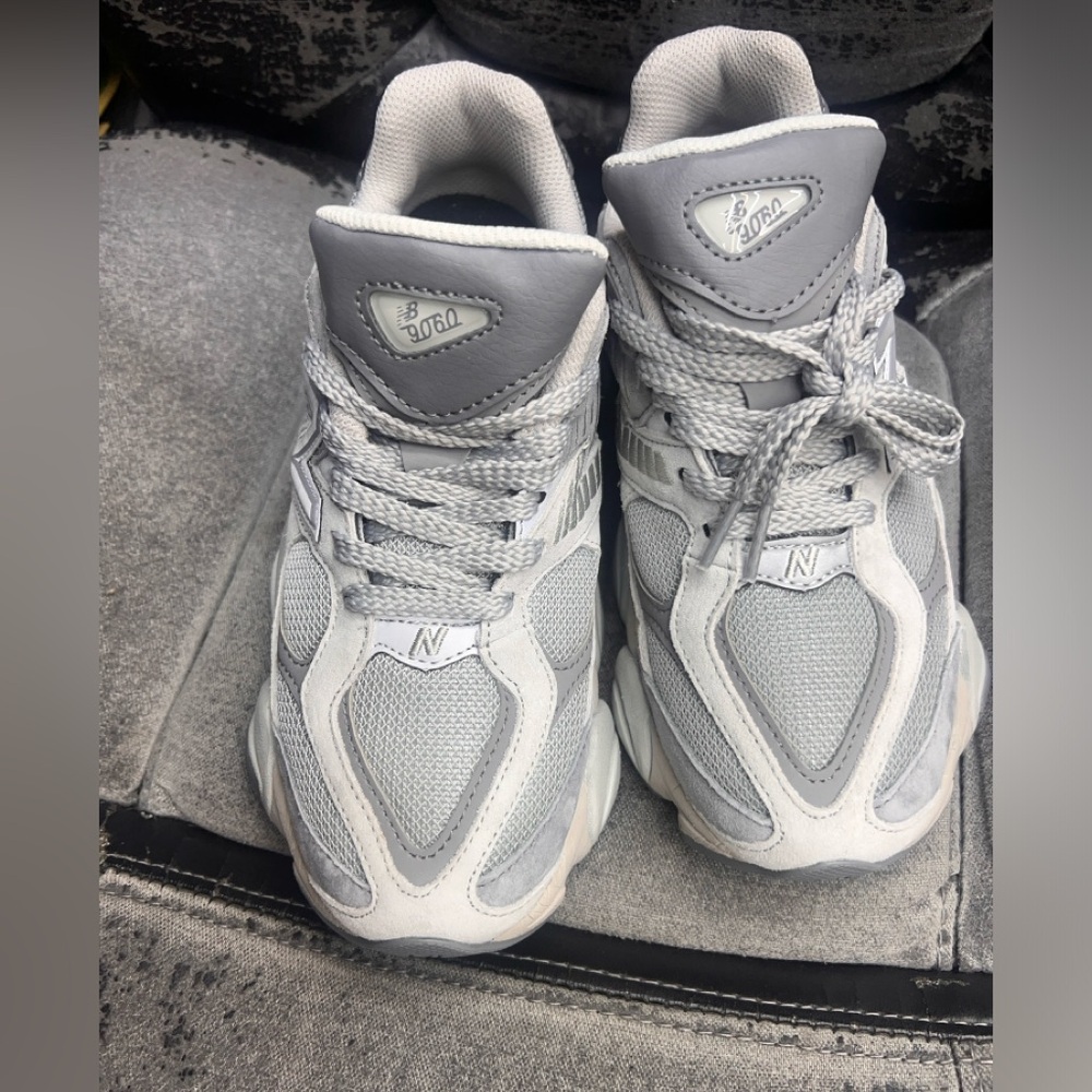 (NEW) New Balance 9060 Shadow Grey Concrete Silver Metallic Sneakers - Picture 4 of 11